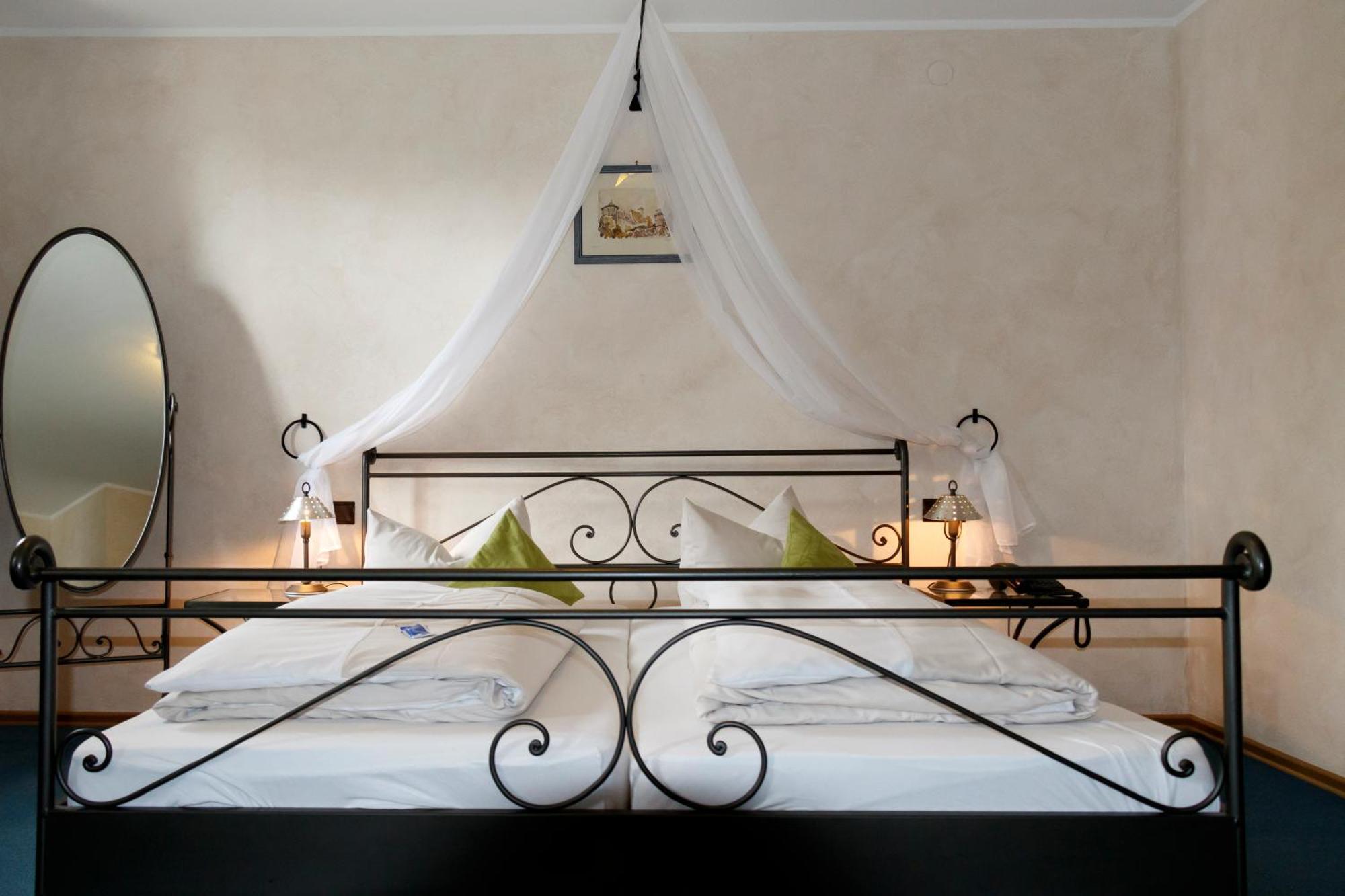 Akzent Hotel Franziskaner Dettelbach Zewnętrze zdjęcie